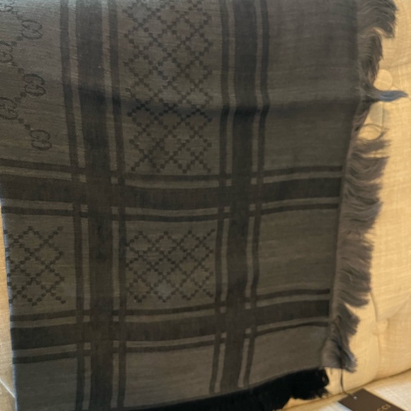 GUCCI SCARF/SHAWL - Picture 2 of 4